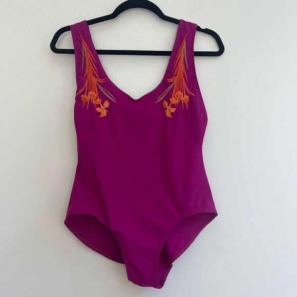 Alstrae Swimwear Magenta Open Back
One Piece with Embroidery - Medium - Picture 1 of 5